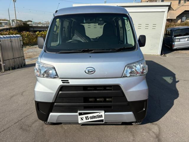 ハイゼットカーゴ スペシャルSAIII 4AT 衝突軽減ブレーキ 横滑り防止 アイドリングストップ 純正ラジオ ドライブレコーダー 前席パワーウィンドウ マニュアルエアコン 純正キーレス 社外アルミホイール(2枚目)