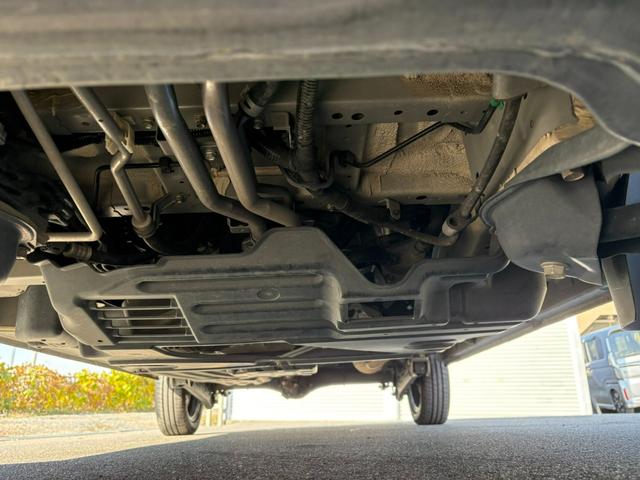 ハイゼットカーゴ スペシャルSAIII 4AT 衝突軽減ブレーキ 横滑り防止 アイドリングストップ 純正ラジオ ドライブレコーダー 前席パワーウィンドウ マニュアルエアコン 純正キーレス 社外アルミホイール(13枚目)