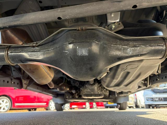 ハイゼットカーゴ スペシャルSAIII 4AT 衝突軽減ブレーキ 横滑り防止 アイドリングストップ 純正ラジオ ドライブレコーダー 前席パワーウィンドウ マニュアルエアコン 純正キーレス 社外アルミホイール(14枚目)