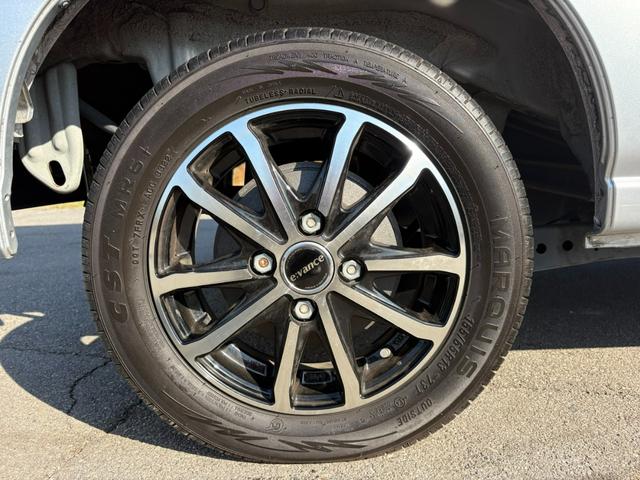 ハイゼットカーゴ スペシャルSAIII 4AT 衝突軽減ブレーキ 横滑り防止 アイドリングストップ 純正ラジオ ドライブレコーダー 前席パワーウィンドウ マニュアルエアコン 純正キーレス 社外アルミホイール(18枚目)