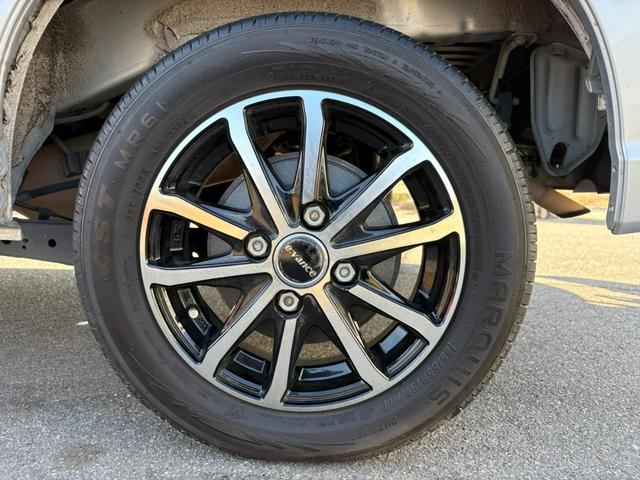 ハイゼットカーゴ スペシャルSAIII 4AT 衝突軽減ブレーキ 横滑り防止 アイドリングストップ 純正ラジオ ドライブレコーダー 前席パワーウィンドウ マニュアルエアコン 純正キーレス 社外アルミホイール(19枚目)