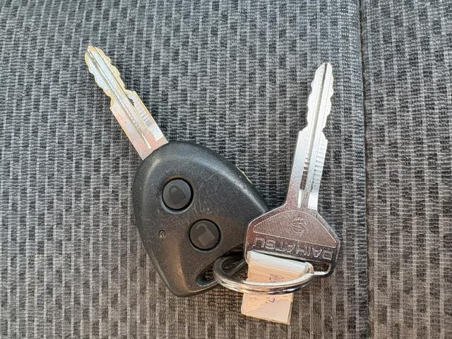 ハイゼットカーゴ スペシャルSAIII 4AT 衝突軽減ブレーキ 横滑り防止 アイドリングストップ 純正ラジオ ドライブレコーダー 前席パワーウィンドウ マニュアルエアコン 純正キーレス 社外アルミホイール(38枚目)