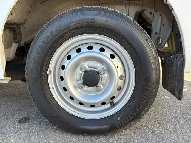 ミニキャブバン Ｇ　４ＡＴ　４ＷＤ　２ｎｄ発進　純正ラジオ　ＥＴＣ　前席パワーウィンドウ　マニュアルエアコン　純正キーレス（21枚目）