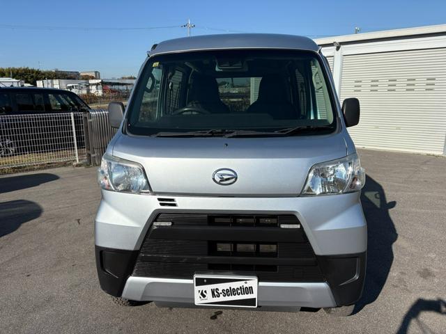 ハイゼットカーゴ ＤＸ　ＳＡＩＩＩ　４ＡＴ　衝突軽減ブレーキ　横滑り防止　アイドリングストップ　バックカメラ　マニュアルエアコン　前席パワーウィンドウ　純正キーレス（2枚目）