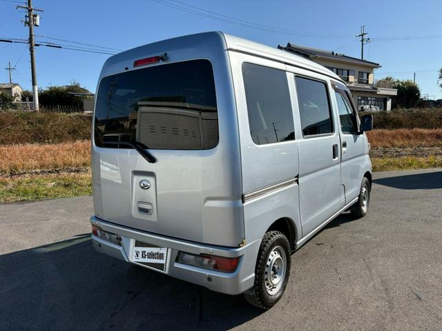 ハイゼットカーゴ ＤＸ　ＳＡＩＩＩ　４ＡＴ　衝突軽減ブレーキ　横滑り防止　アイドリングストップ　バックカメラ　マニュアルエアコン　前席パワーウィンドウ　純正キーレス（6枚目）