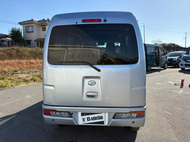 ハイゼットカーゴ ＤＸ　ＳＡＩＩＩ　４ＡＴ　衝突軽減ブレーキ　横滑り防止　アイドリングストップ　バックカメラ　マニュアルエアコン　前席パワーウィンドウ　純正キーレス（7枚目）