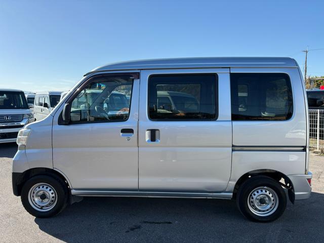 ハイゼットカーゴ ＤＸ　ＳＡＩＩＩ　４ＡＴ　衝突軽減ブレーキ　横滑り防止　アイドリングストップ　バックカメラ　マニュアルエアコン　前席パワーウィンドウ　純正キーレス（9枚目）