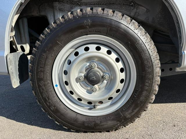 ハイゼットカーゴ ＤＸ　ＳＡＩＩＩ　４ＡＴ　衝突軽減ブレーキ　横滑り防止　アイドリングストップ　バックカメラ　マニュアルエアコン　前席パワーウィンドウ　純正キーレス（17枚目）