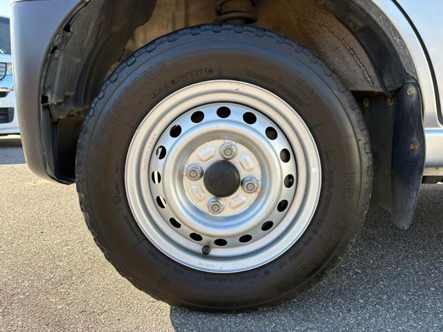 ハイゼットカーゴ ＤＸ　ＳＡＩＩＩ　４ＡＴ　衝突軽減ブレーキ　横滑り防止　アイドリングストップ　バックカメラ　マニュアルエアコン　前席パワーウィンドウ　純正キーレス（19枚目）