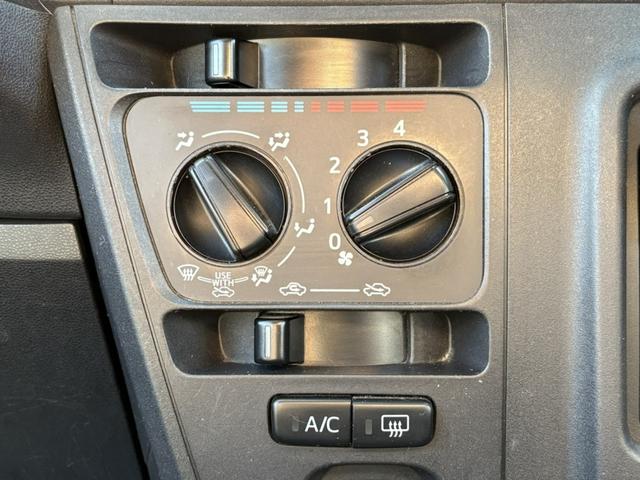 ハイゼットカーゴ ＤＸ　ＳＡＩＩＩ　４ＡＴ　衝突軽減ブレーキ　横滑り防止　アイドリングストップ　バックカメラ　マニュアルエアコン　前席パワーウィンドウ　純正キーレス（32枚目）