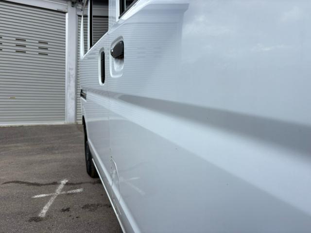 スクラム バスター　４ＡＴ　衝突軽減ブレーキ　横滑り防止　パーキングアシスト　社外ナビ　Ｂｌｕｅｔｏｏｔｈ接続　ラジオ　バックカメラ　ＥＴＣ　マニュアルエアコン　パワーウィンドウ　電格ミラー　純正キーレス（11枚目）