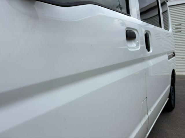 スクラム バスター　４ＡＴ　衝突軽減ブレーキ　横滑り防止　パーキングアシスト　社外ナビ　Ｂｌｕｅｔｏｏｔｈ接続　ラジオ　バックカメラ　ＥＴＣ　マニュアルエアコン　パワーウィンドウ　電格ミラー　純正キーレス（12枚目）