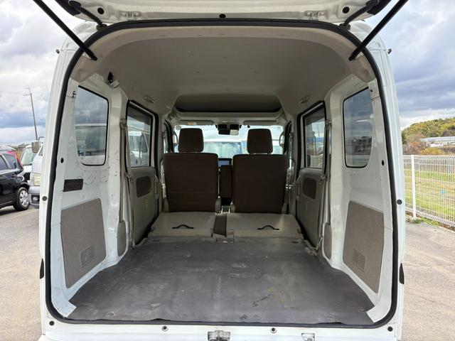 スクラム バスター　４ＡＴ　衝突軽減ブレーキ　横滑り防止　パーキングアシスト　社外ナビ　Ｂｌｕｅｔｏｏｔｈ接続　ラジオ　バックカメラ　ＥＴＣ　マニュアルエアコン　パワーウィンドウ　電格ミラー　純正キーレス（28枚目）