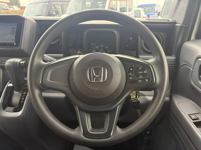 �y�����X�e�A�����O�z��ɂ����������݂ƂĂ��^�]���₷���n���h���ł��B�n���h�������������G���ǂ��t�B�b�g���܂��B