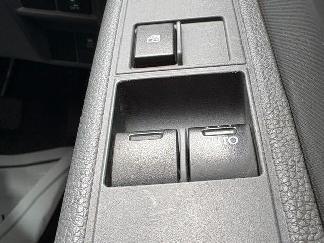 �y�p���[�E�C���h�E�z���R�p���[�E�C���h�E�t���Ă���܂��B���̊J�̓{�^����Ŋy�X�A�K�{�����ł��ˁB