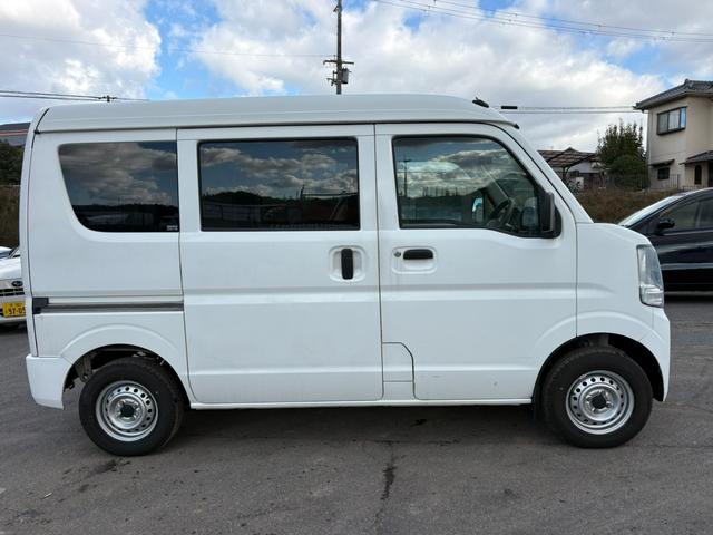 ＮＶ１００クリッパーバン ＤＸ　セーフティパッケージ　５ＡＧＳ車　衝突軽減ブレーキ　横滑り防止　パーキングアシスト　２ｎｄ発進　純正ラジオ　ＥＴＣ　マニュアルエアコン　純正キーレス（5枚目）