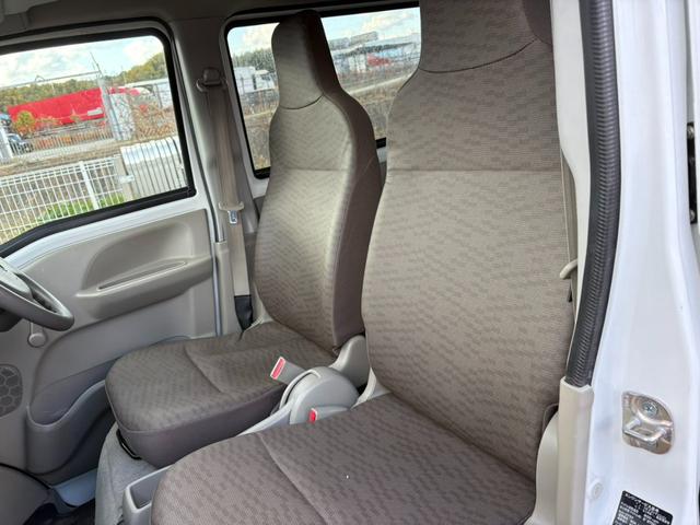 ＮＶ１００クリッパーバン ＤＸ　セーフティパッケージ　５ＡＧＳ車　衝突軽減ブレーキ　横滑り防止　パーキングアシスト　２ｎｄ発進　純正ラジオ　ＥＴＣ　マニュアルエアコン　純正キーレス（24枚目）