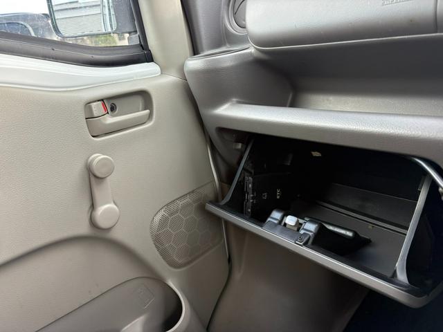 ＮＶ１００クリッパーバン ＤＸ　セーフティパッケージ　５ＡＧＳ車　衝突軽減ブレーキ　横滑り防止　パーキングアシスト　２ｎｄ発進　純正ラジオ　ＥＴＣ　マニュアルエアコン　純正キーレス（35枚目）