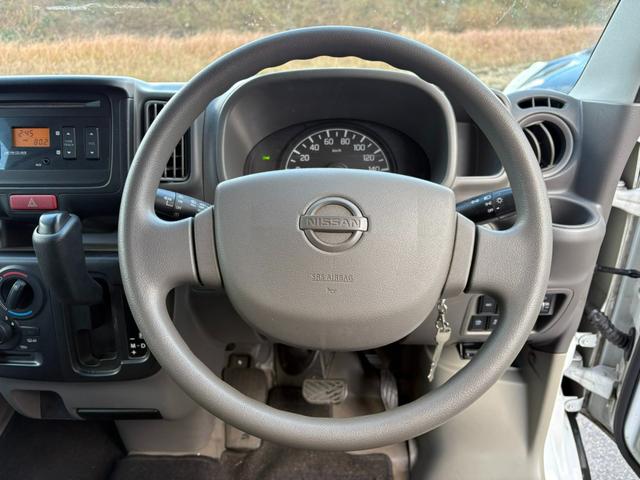 �y�����X�e�A�����O�z��ɂ����������݂ƂĂ��^�]���₷���n���h���ł��B�n���h�������������G���ǂ��t�B�b�g���܂��B