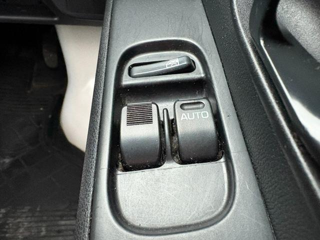 �y�p���[�E�C���h�E�z���R�p���[�E�C���h�E�t���Ă���܂��B���̊J�̓{�^����Ŋy�X�A�K�{�����ł��ˁB