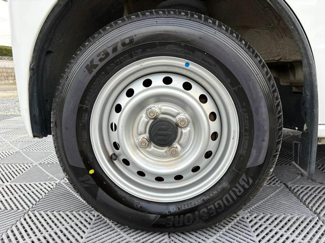 エブリイ ＰＣ　４ＡＴ　衝突軽減ブレーキ　横滑り防止　パーキングアシスト　社外ナビ　ラジオ　ＡＵＸ　マニュアルエアコン　前席パワーウィンドウ　純正キーレス（16枚目）