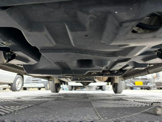 エブリイ ＰＣ　４ＡＴ　衝突軽減ブレーキ　横滑り防止　パーキングアシスト　社外ナビ　ラジオ　ＡＵＸ　マニュアルエアコン　前席パワーウィンドウ　純正キーレス（17枚目）