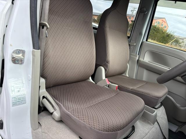 エブリイ ＰＣ　４ＡＴ　衝突軽減ブレーキ　横滑り防止　パーキングアシスト　社外ナビ　ラジオ　ＡＵＸ　マニュアルエアコン　前席パワーウィンドウ　純正キーレス（24枚目）