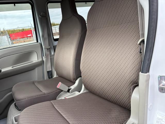 エブリイ ＰＣ　４ＡＴ　衝突軽減ブレーキ　横滑り防止　パーキングアシスト　社外ナビ　ラジオ　ＡＵＸ　マニュアルエアコン　前席パワーウィンドウ　純正キーレス（25枚目）