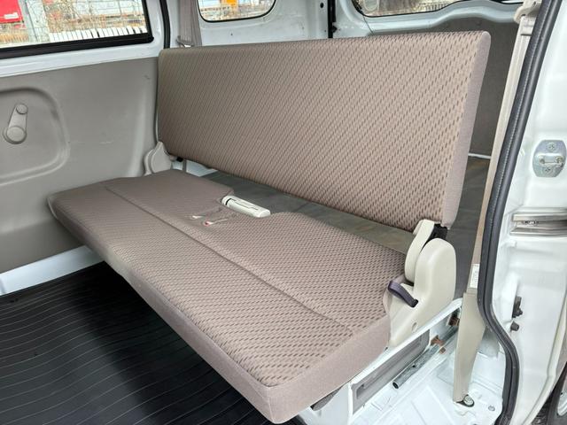 エブリイ ＰＣ　４ＡＴ　衝突軽減ブレーキ　横滑り防止　パーキングアシスト　社外ナビ　ラジオ　ＡＵＸ　マニュアルエアコン　前席パワーウィンドウ　純正キーレス（26枚目）