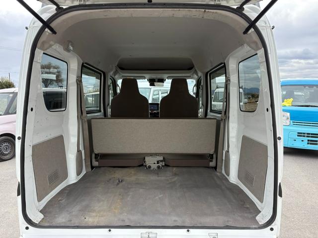 エブリイ ＰＣ　４ＡＴ　衝突軽減ブレーキ　横滑り防止　パーキングアシスト　社外ナビ　ラジオ　ＡＵＸ　マニュアルエアコン　前席パワーウィンドウ　純正キーレス（27枚目）