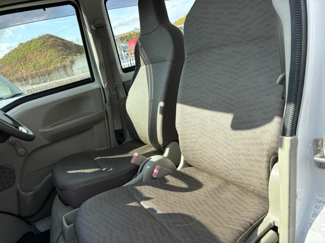 エブリイ ＰＡ　５ＡＧＳ車　２ｎｄ発進　社外ナビ　Ｂｌｕｅｔｏｏｔｈ接続　ラジオ　ＥＴＣ　ドライブレコーダー　マニュアルエアコン　キー（24枚目）