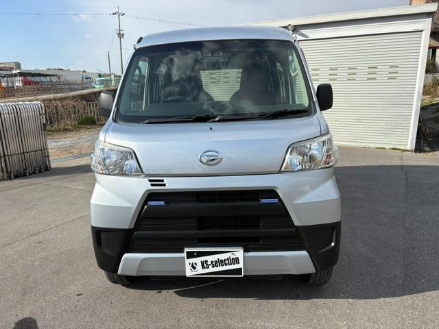 ハイゼットカーゴ ＤＸ　ＳＡＩＩＩ　４ＡＴ　衝突軽減ブレーキ　横滑り防止　アイドリングストップ　新品シートカバー付き　バックカメラ　マニュアルエアコン　前席パワーウィンドウ　純正キーレス（2枚目）