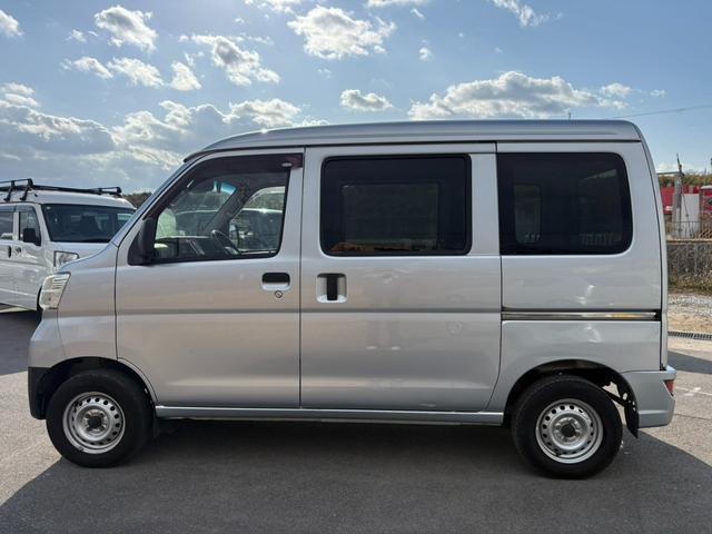 ハイゼットカーゴ ＤＸ　ＳＡＩＩＩ　４ＡＴ　衝突軽減ブレーキ　横滑り防止　アイドリングストップ　新品シートカバー付き　バックカメラ　マニュアルエアコン　前席パワーウィンドウ　純正キーレス（9枚目）