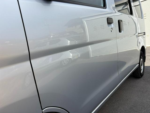 ハイゼットカーゴ ＤＸ　ＳＡＩＩＩ　４ＡＴ　衝突軽減ブレーキ　横滑り防止　アイドリングストップ　新品シートカバー付き　バックカメラ　マニュアルエアコン　前席パワーウィンドウ　純正キーレス（12枚目）