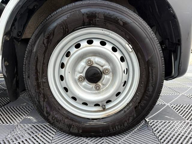 ハイゼットカーゴ ＤＸ　ＳＡＩＩＩ　４ＡＴ　衝突軽減ブレーキ　横滑り防止　アイドリングストップ　新品シートカバー付き　バックカメラ　マニュアルエアコン　前席パワーウィンドウ　純正キーレス（15枚目）