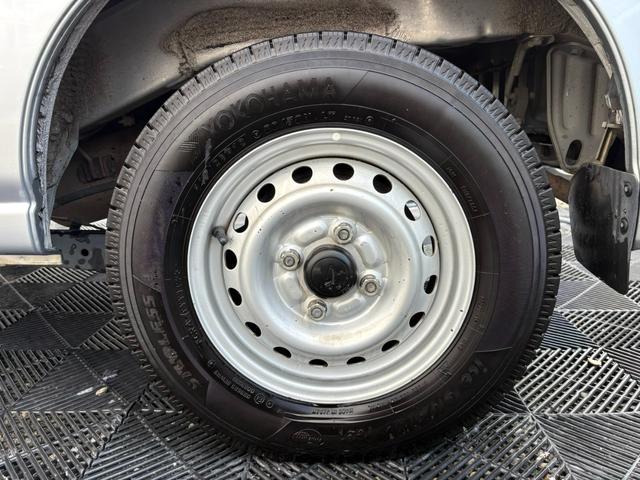 ハイゼットカーゴ ＤＸ　ＳＡＩＩＩ　４ＡＴ　衝突軽減ブレーキ　横滑り防止　アイドリングストップ　新品シートカバー付き　バックカメラ　マニュアルエアコン　前席パワーウィンドウ　純正キーレス（17枚目）