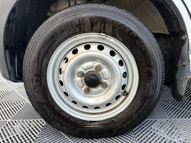 ハイゼットカーゴ ＤＸ　ＳＡＩＩＩ　４ＡＴ　衝突軽減ブレーキ　横滑り防止　アイドリングストップ　新品シートカバー付き　バックカメラ　マニュアルエアコン　前席パワーウィンドウ　純正キーレス（18枚目）