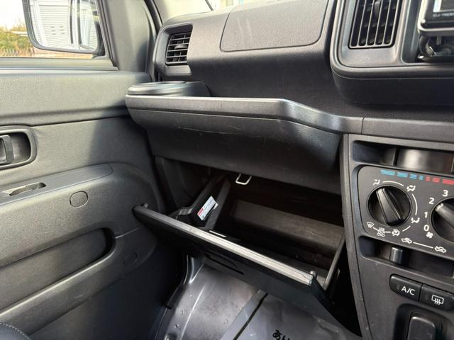 ハイゼットカーゴ ＤＸ　ＳＡＩＩＩ　４ＡＴ　衝突軽減ブレーキ　横滑り防止　アイドリングストップ　新品シートカバー付き　バックカメラ　マニュアルエアコン　前席パワーウィンドウ　純正キーレス（35枚目）