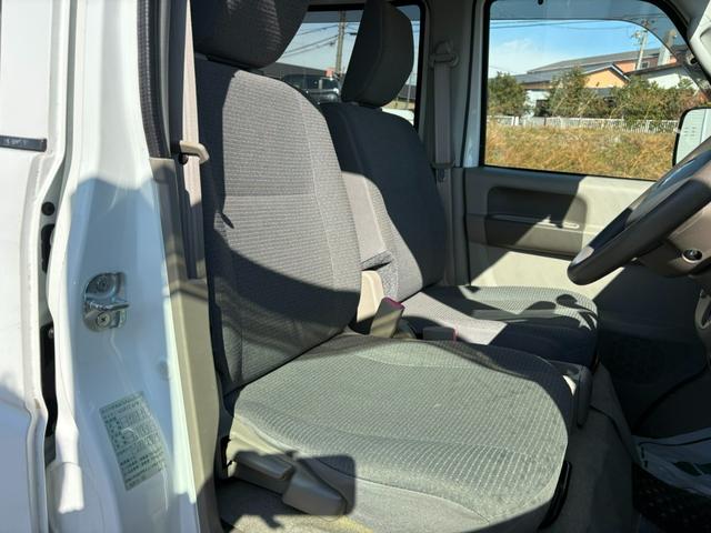 エブリイ ＰＣ　３ＡＴ　４ＷＤ　純正ラジオ　マニュアルエアコン　前席パワーウィンドウ　純正キーレス（24枚目）