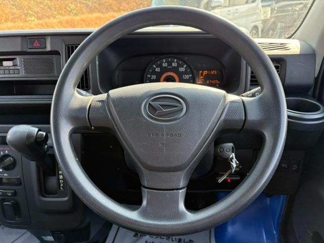 �y�����X�e�A�����O�z��ɂ����������݂ƂĂ��^�]���₷���n���h���ł��B�n���h�������������G���ǂ��t�B�b�g���܂��B