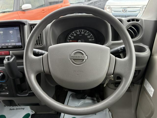 �y�����X�e�A�����O�z��ɂ����������݂ƂĂ��^�]���₷���n���h���ł��B�n���h�������������G���ǂ��t�B�b�g���܂��B