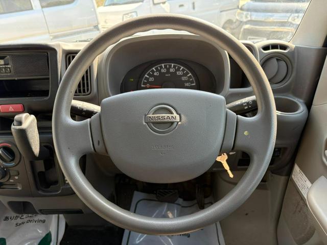 �y�����X�e�A�����O�z��ɂ����������݂ƂĂ��^�]���₷���n���h���ł��B�n���h�������������G���ǂ��t�B�b�g���܂��B