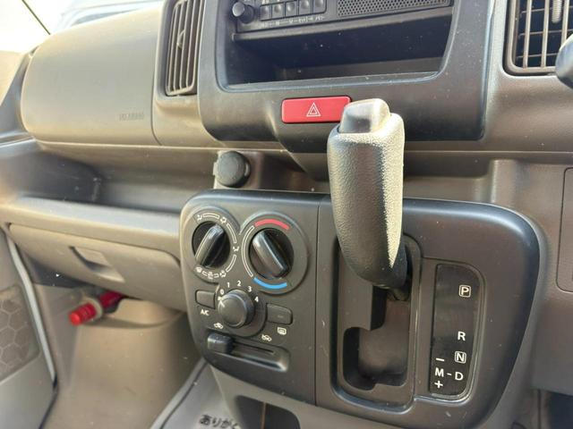 �y�V�t�g���o�[�z�V�t�g���ƂĂ����삵�₷���f�U�C���ɂȂ��Ă���܂��I�^�]����l�̎�����ɍl�������쐫�̍����d�l�ł���