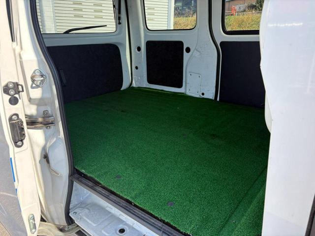 ハイゼットカーゴ 　セパレート２シータＳＡＩＩＩ　４ＡＴ　衝突軽減ブレーキ　横滑り防止　アイドリングストップ　ＥＴＣ　純正ラジオ　マニュアルエアコン　キー（26枚目）