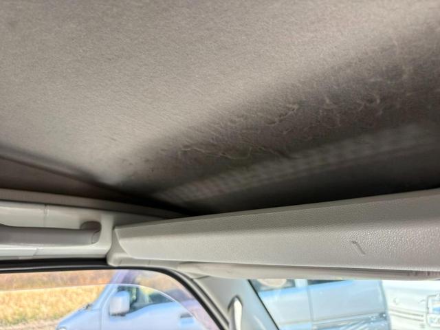 ハイゼットカーゴ 　セパレート２シータＳＡＩＩＩ　４ＡＴ　衝突軽減ブレーキ　横滑り防止　アイドリングストップ　ＥＴＣ　純正ラジオ　マニュアルエアコン　キー（37枚目）