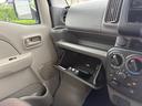 助手席側に設けられた隠れた収納BOX♪容量も十分で、必要なものや、車検証も収納可能です☆収納して室内をすっきりさせるのに大活躍です(*^^*)