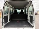 【トランク】収納スペースも十分にございます。２列目を倒してゴルフバックや長尺物を積み込むなど使い方は様々。日常・レジャーと活躍いたします。