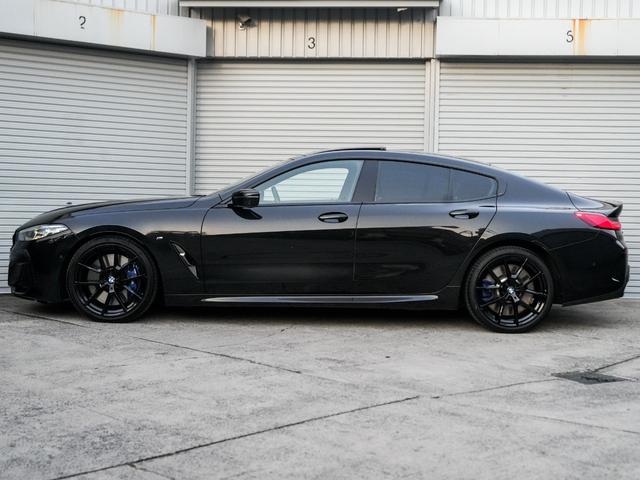 ８シリーズ Ｍ８５０ｉ　ｘＤｒｉｖｅ　グランクーペ　Ｍパフォーマンス／ブラックカスタム／２０インチＡＷ／コニャックレザー／シートヒーター・クーラー／ＨＵＤ／Ｍブレーキ／サンルーフ／アクティブクルーズコントロール／アンビエントライト／無線カープレイ（12枚目）