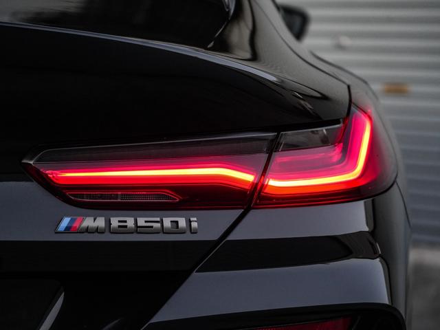 ８シリーズ Ｍ８５０ｉ　ｘＤｒｉｖｅ　グランクーペ　Ｍパフォーマンス／ブラックカスタム／２０インチＡＷ／コニャックレザー／シートヒーター・クーラー／ＨＵＤ／Ｍブレーキ／サンルーフ／アクティブクルーズコントロール／アンビエントライト／無線カープレイ（18枚目）