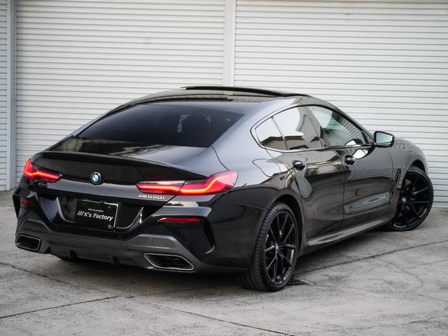 ８シリーズ Ｍ８５０ｉ　ｘＤｒｉｖｅ　グランクーペ　Ｍパフォーマンス／ブラックカスタム／２０インチＡＷ／コニャックレザー／シートヒーター・クーラー／ＨＵＤ／Ｍブレーキ／サンルーフ／アクティブクルーズコントロール／アンビエントライト／無線カープレイ（22枚目）